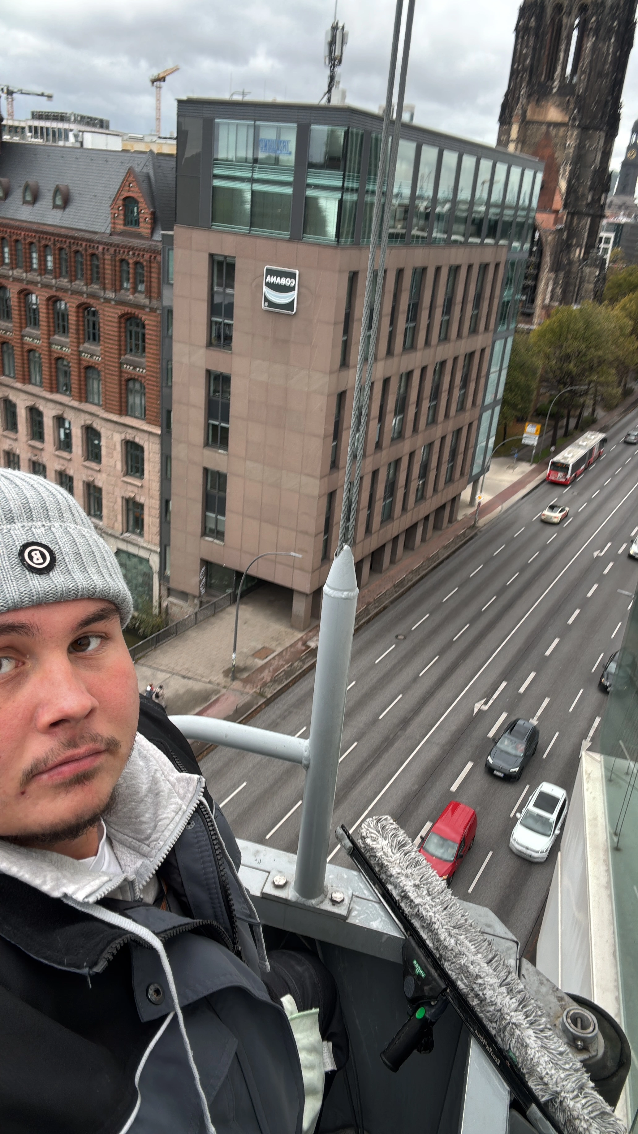 Glasfassadenreiniging Glasreinigung Hamburg Korbarbeiten – KIELS. Gebäudeservice Hamburg