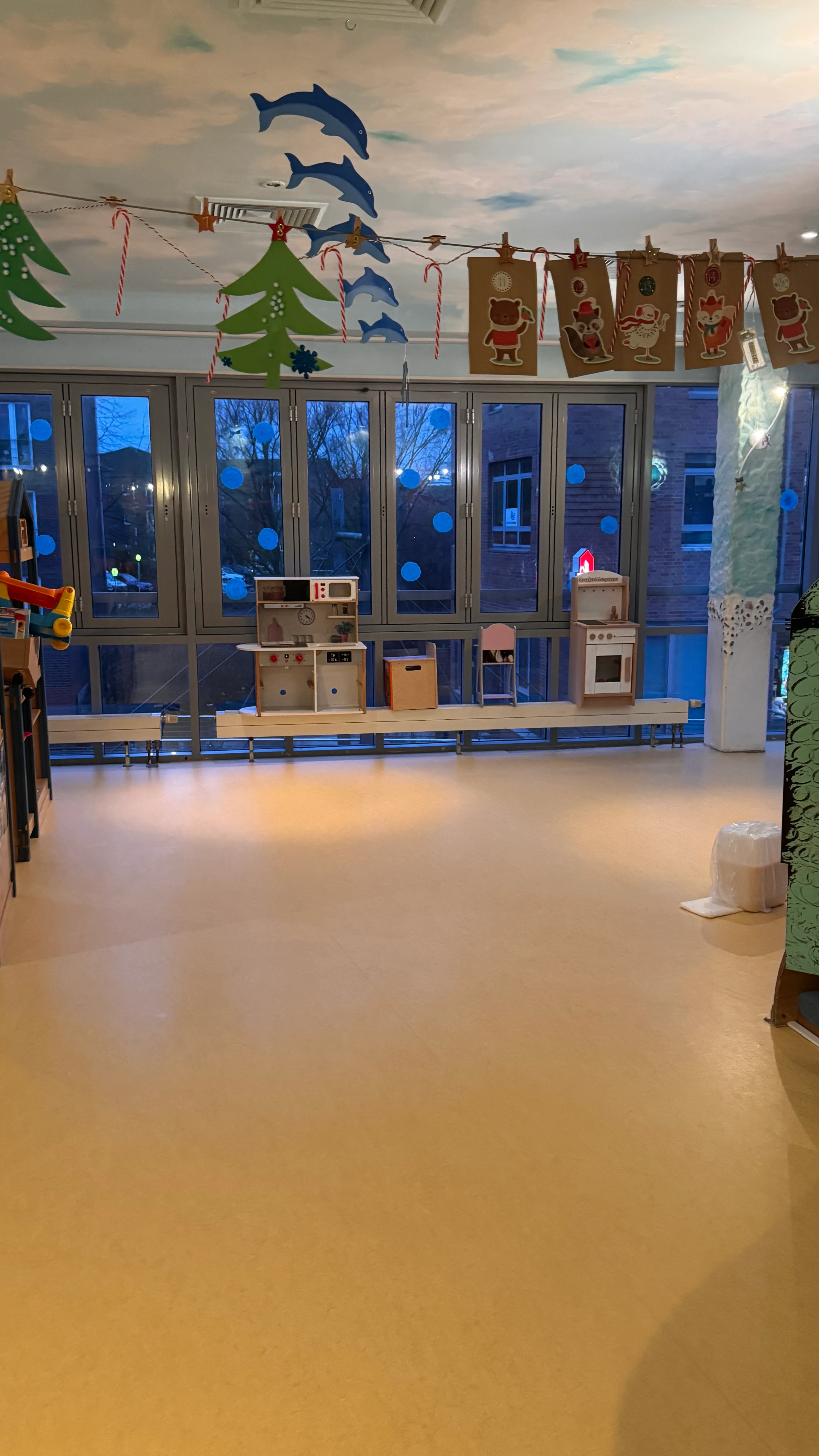 Grundreinigung Hamburg Kita Beschichtung Vorher – KIELS. Gebäudeservice Hamburg